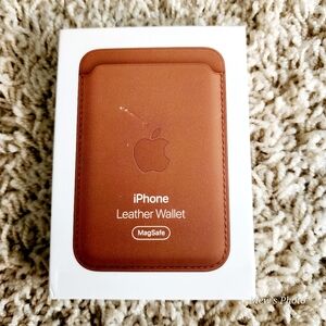 Apple iPhone FineWoven Wallet with MagSafe - Sadie Brown